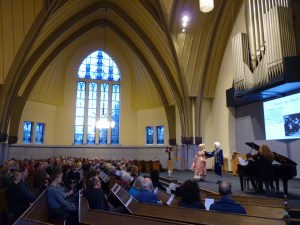 Veel belangstelling voor de boekpresentatie en concert.